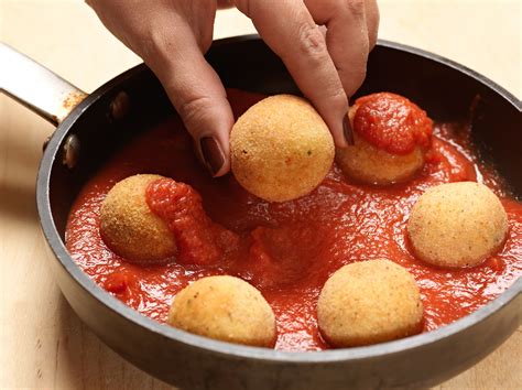 Maybe you would like to learn more about one of these? Polpette di pane al sugo