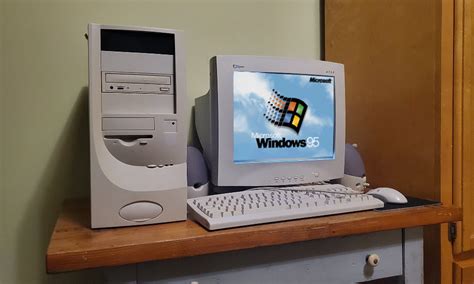 Government Rushes To Upgrade The Windows 95 Box Running