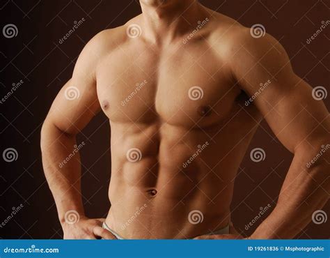 Mit Nacktem Oberk Rper Muskul Ser Mann Stockfoto Bild Von Kasten