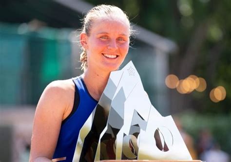 Pour soutenir la fondation des hôpitaux de paris, le tennis français a mis en place une vente aux enchères. Fiona Ferro Captures Maiden WTA Title at Lausanne - Tennis Now