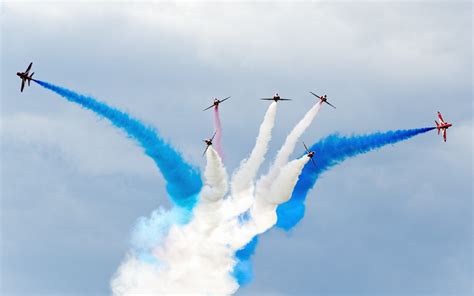 Download Wallpaper Red Arrows Squadron 2880x1800
