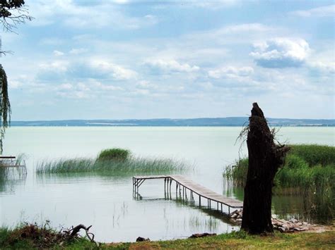Der plattensee (balaton) liegt in westungarn, bedeckt eine fläche von 594 der plattensee ist der größte see mitteleuropas und neben dem neusiedler see der einzige. Zánka - Immobilien Plattensee