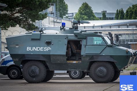 The mission timer for special operation forces. Sondergeschützte Fahrzeuge: Neue Kraftpakete für die ...