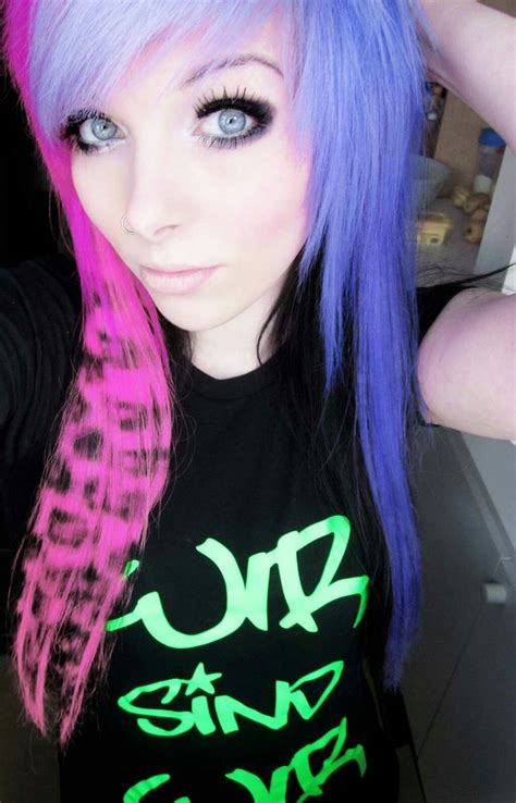 Pin By Apple Wolfox On Hot Cute And Crazy Emo Girls Pink And Black Hair Emo Scene Hair