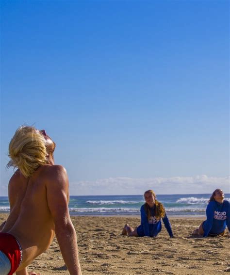 2 7 day surf and stay yoga at byron bay surf camp mojosurf