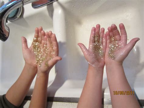 21 Glitter Hands For Science Hod Week 5 Nutbugs