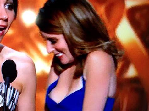 tina fey s nip slip at the emmys don t be embarrassed hollywood life