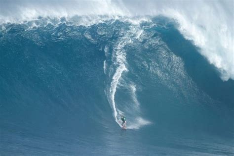 Surfing Giant Waves 23 Pics
