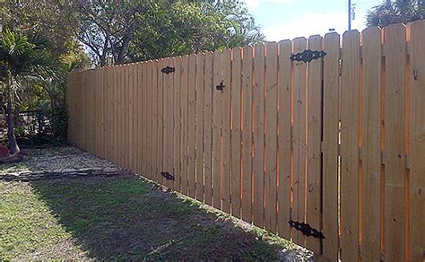 Now trying to figure out how the gates are built for a shadowbox fence. Vertical Shadow Box Wood Fences | Bulldog Wood Fence Gallery