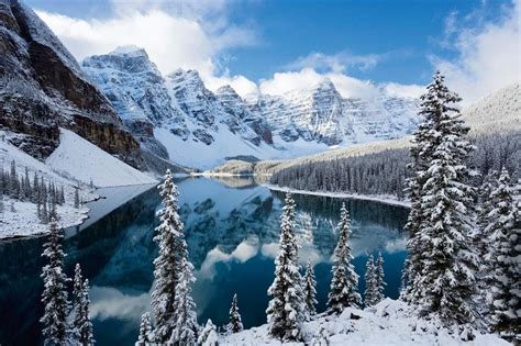 Lago Moraine Parque Nacional Banff Canadá La Cordillera De Las