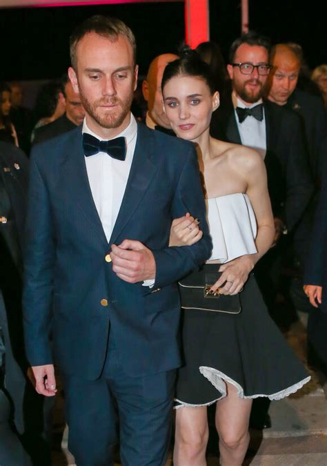 Photo Rooney Mara et son compagnon Charlie McDowell People à la sortie du restaurant Bâoli