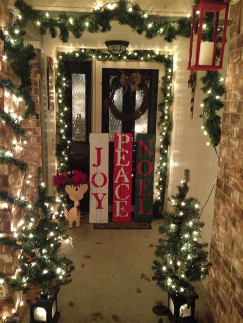 Peace Joy And Noel Christmas Decor From Pallets Christmas