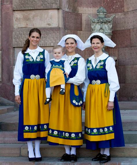 Länsstyrelsen och jämtlands läns kommuner tycker att sveriges nationaldag är en viktig dag att fira. Känslosamt tal, generade skratt och hålla hand | Kungliga ...