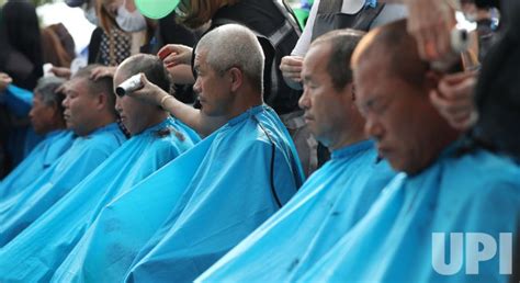 Photo Head Shaving To Protest Thaad 2016081603800032000