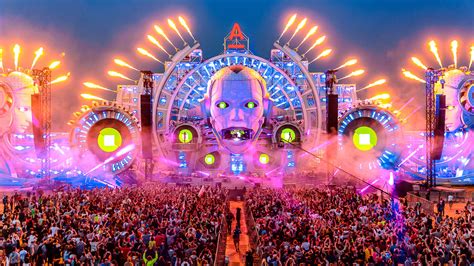 Here Are The Most Spectacular Festival Stage Designs From 2015