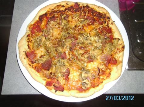 Prosciutto-Funghi Pizza - Rezept mit Bild - kochbar.de