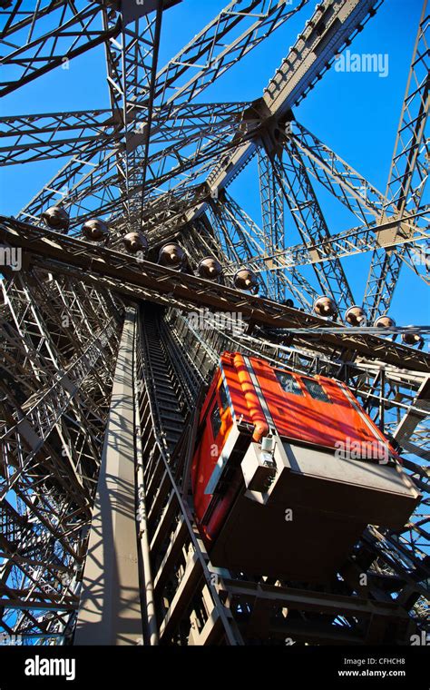 France Paris Tour Eiffel Lascenseur Principal Photo Stock Alamy