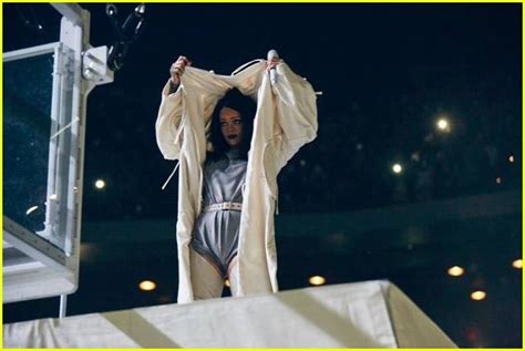 Rihanna S Anti Tour Opening Night Photos Revealed Photo 3605867 Rihanna Pictures Just Jared