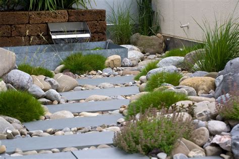 Garten gestaltung naturnah schotter holz natursteine gemüsegarten sträucher toller naturstein für moderne gartengestaltung. Naturstein im Garten › H.-C. Eckhardt GmbH & Co. KG