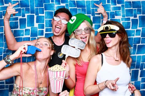 Delite Cheap Party Photo Booth Rental Sg Budget Friendly