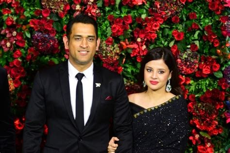 ms dhoni and his wife sakshi images