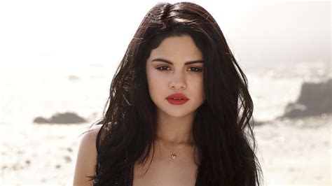 Selena Gomez Elle Photoshoot 5k Singer Wallpapers Selena Gomez