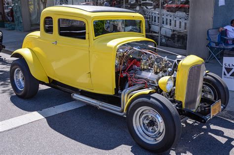 A Detailed Look At The Yellow Ford Deuce Coupe From American Graffiti