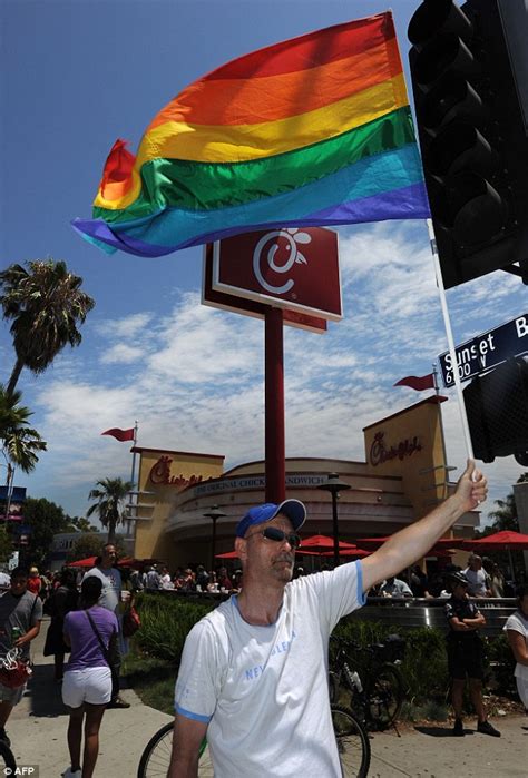 Chick Fil A Opponents Plan Same Sex Kiss Day Protest After Ceo S Gay Marriage Comments Daily