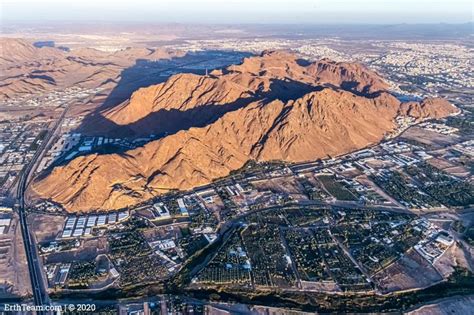 طقس العرب السعودية شاهد صورة جوية لجبل أُحد في المدينة المنورة