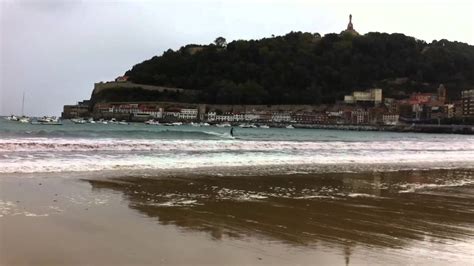 Die fast 1000 km lange nordküste spaniens erstreckt sich von galizien über santander und bilbao bis nach san sebastian an der grenze zu frankreich. San Sebastian SUP surf - YouTube