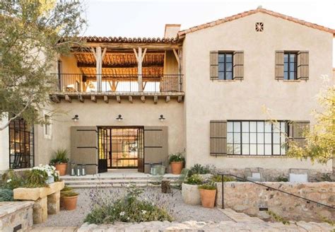 51 Beautiful Rustic Mediterranean Farmhouse Exterior Design Ideas