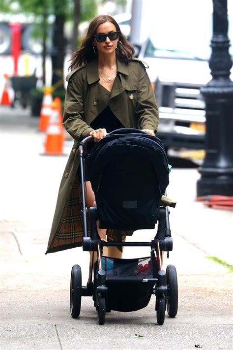 Immagini, illustrazioni e foto stock editoriali. irina shayk takes her daughter out for stroll in new york ...