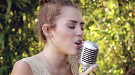 Miley Cyrus showed her Country Roots with "Jolene ...