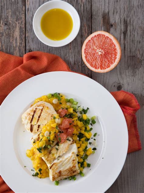 Grilled Halibut With Mango Grapefruit Salsa — Anna Dinnerplan