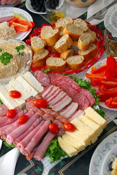 They keep the animals busy munching before it's quite time for dinner, and give everyone a chance to quit the small talk for a minute and focus on eating. Ideas for Appetizer Platters | Cold finger foods, Heavy appetizers, Appetizer recipes