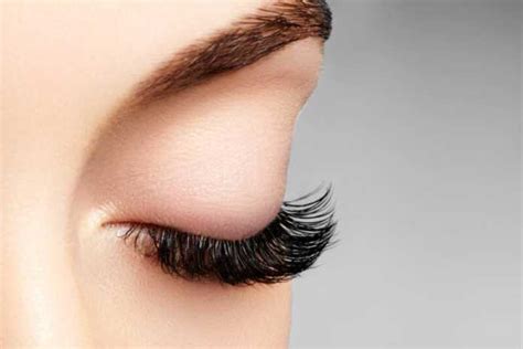 Steps On How To Grow Thicker And Longer Eyelashes