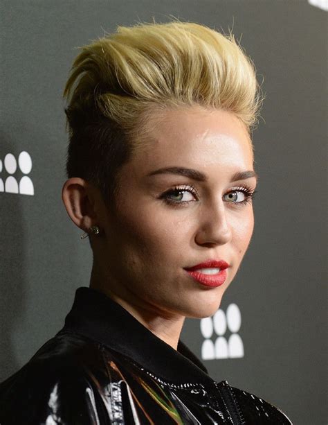 Pin By Hailee Kohl On Miley Cyrus Best Eyebrow Products Eyebrows