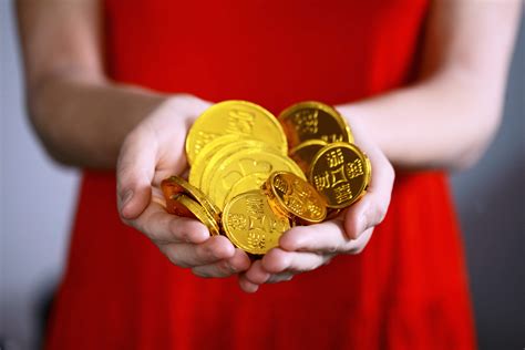Girl Holding Gold Coins Fundcalibre