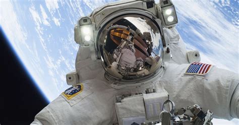 Astronaut Captures Majestic View During Christmas Eve Spacewalk