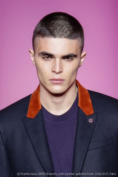 Tendances à ne pas rater pour l'automne 2015. coiffure homme tres court - Coupe pour homme