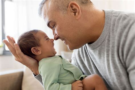 Older fathers associated with increased birth risks | News Center 