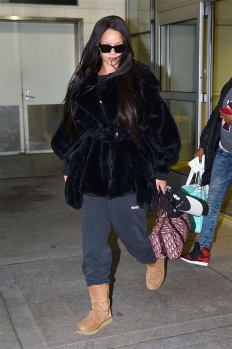 Rihanna In Fur Coat Arrives At Jfk Airport 02 Gotceleb