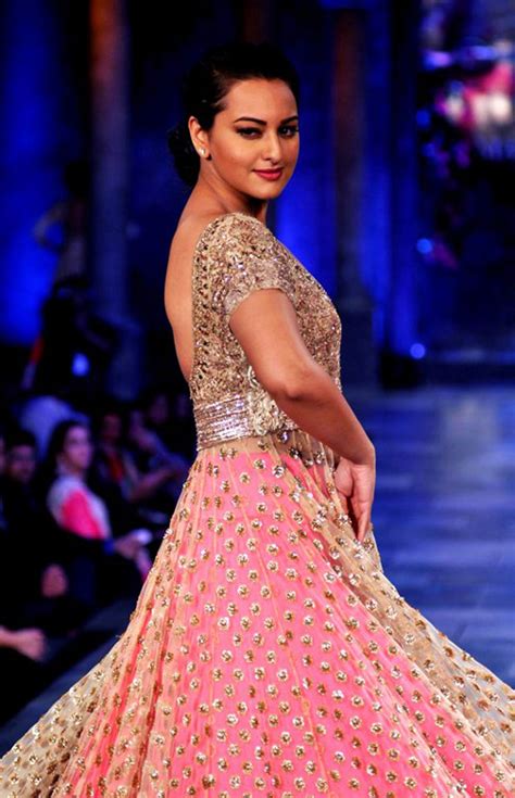 Sonakshi Sinha 15 Stunning Ramp Walk Photos Of Bollywoods Style Diva Photogallery