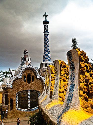 L'agricoltura tiene occupata molta parte della popolazione, infatti si producono patate, barbabietole da zucchero, mais, ortaggi, mele e tabacco. Le 5 piu' belle citta' d'Europa | Antoni gaudi, Barcellona ...