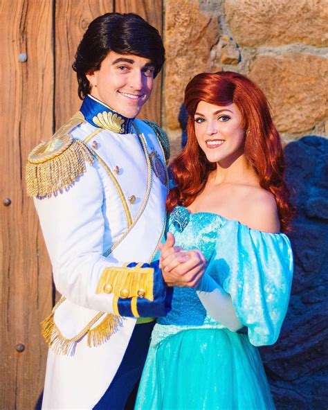 Ariel And Prince Eric In Disneyland Sirenas Princesas Disney A Traves Del Espejo