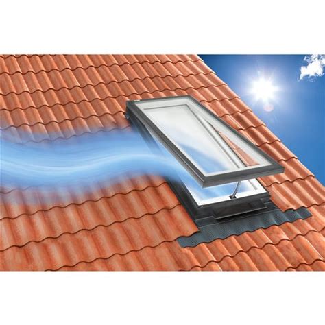 Velux Solar Venting Curb Mount Skylight 465 In X 225 In Rona