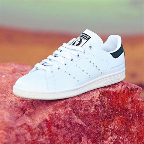 Smith was on hand to remind guests—and the world at large—that he isn't, in fact, just a shoe. Tennis Legend Stan Smith Loves The New Vegan Leather ...