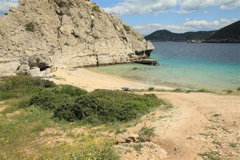 Η παραλία λουτράκι βρίσκεται στο ομώνυμο παραθαλάσσιο θέρετρο 16 χιλιόμετρα ανατολικά της πόλης των χανίων κοντά στη στρατιωτική βάση της σούδας. Λουτράκι - Γνωρίστε την παραλία Στέρνα » loutrakiblog