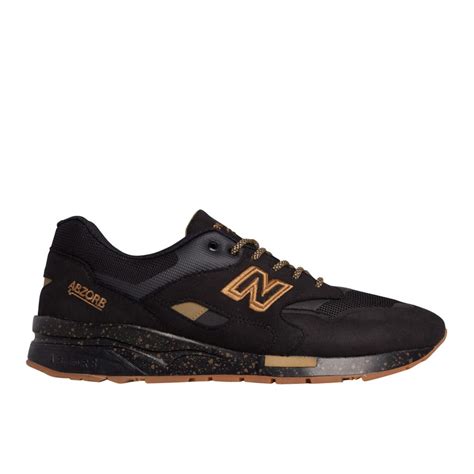 The fresh foam sole provides a cushioned step so those hours spent running on a road or treadmill don't harm your feet. ᐅ New Balance - Elite Edition | #SNKR
