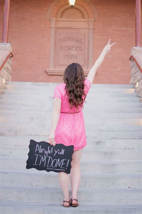 23 Stunning Senior Picture Ideas for Girls